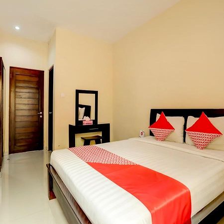 โอโย 3190 ปอนด็อก ปูตรา เบอร์ซอดารา Hotel ซานูร์ ภายนอก รูปภาพ